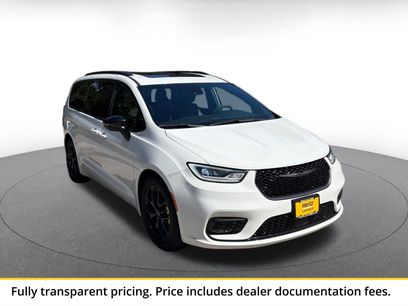 Used 2025 Chrysler Pacifica Limited