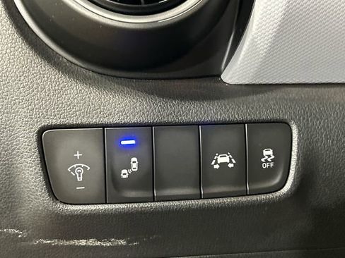 Used 2021 Hyundai Kona Limited AWD/4WD image 21