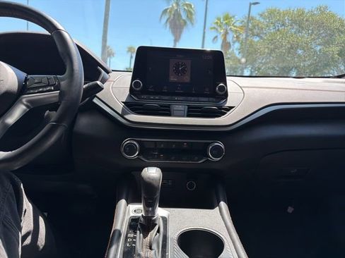Used 2019 Nissan Altima 2.5 SR FWD image 6