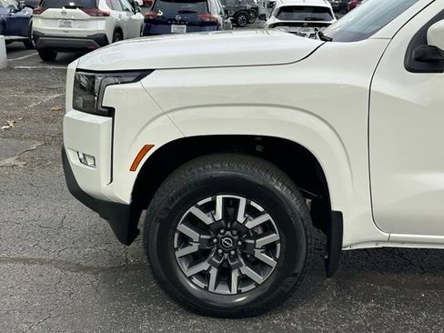 Certified 2022 Nissan Frontier SV w/ Technology Package AWD/4WD image 7