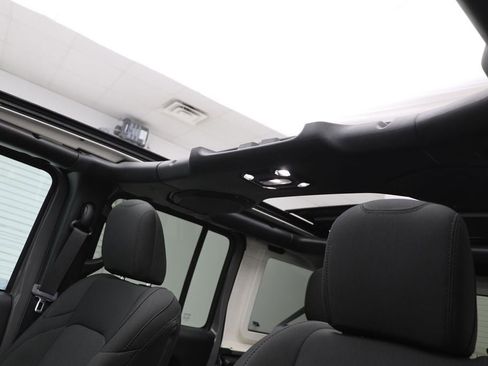 Used 2023 Jeep Wrangler Unlimited w/ Sun & Screen Package image 17