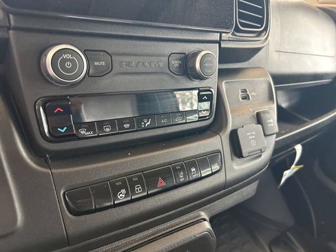 Used 2024 RAM ProMaster 3500 w/ Delivery Van Package FWD image 39