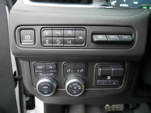 Used 2024 GMC Yukon Denali Ultimate w/ LPO, Floor Liner Package image 24