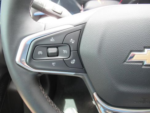 Used 2025 Chevrolet Trax LT w/ Sunroof Package FWD image 25