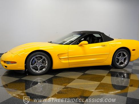 Used 2004 Chevrolet Corvette Convertible w/ Preferred Equipment Group RWD image 7