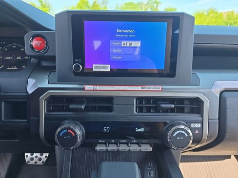 Used 2025 Toyota Tacoma TRD Sport AWD/4WD image 21