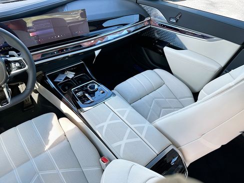 New 2026 BMW 750e xDrive w/ Executive Package image 18