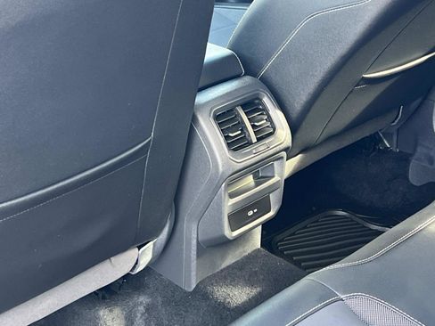 Certified 2022 Volkswagen Taos SE image 21