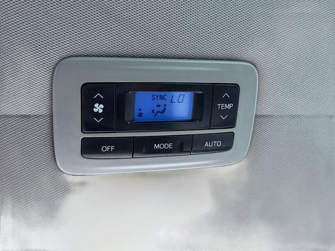 Used 2020 Toyota Sienna XLE image 18