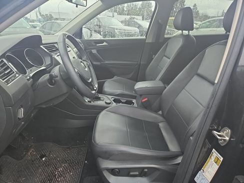 Used 2020 Volkswagen Tiguan SE w/ Panoramic Sunroof Package image 10