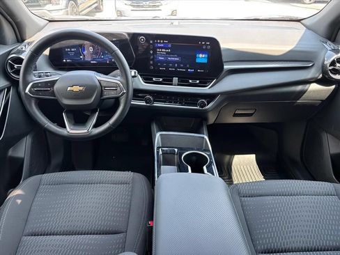 Used 2025 Chevrolet Equinox LT FWD image 4