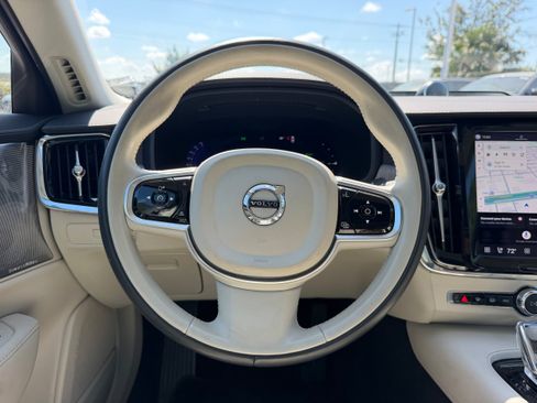 Certified 2024 Volvo S90 T8 Ultimate AWD/4WD image 17