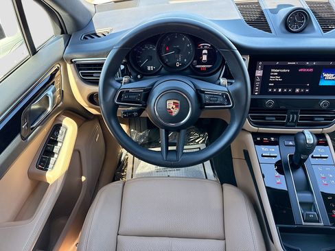 Used 2025 Porsche Macan image 17