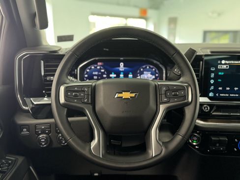 Used 2025 Chevrolet Silverado 2500 LT w/ Convenience Package image 19