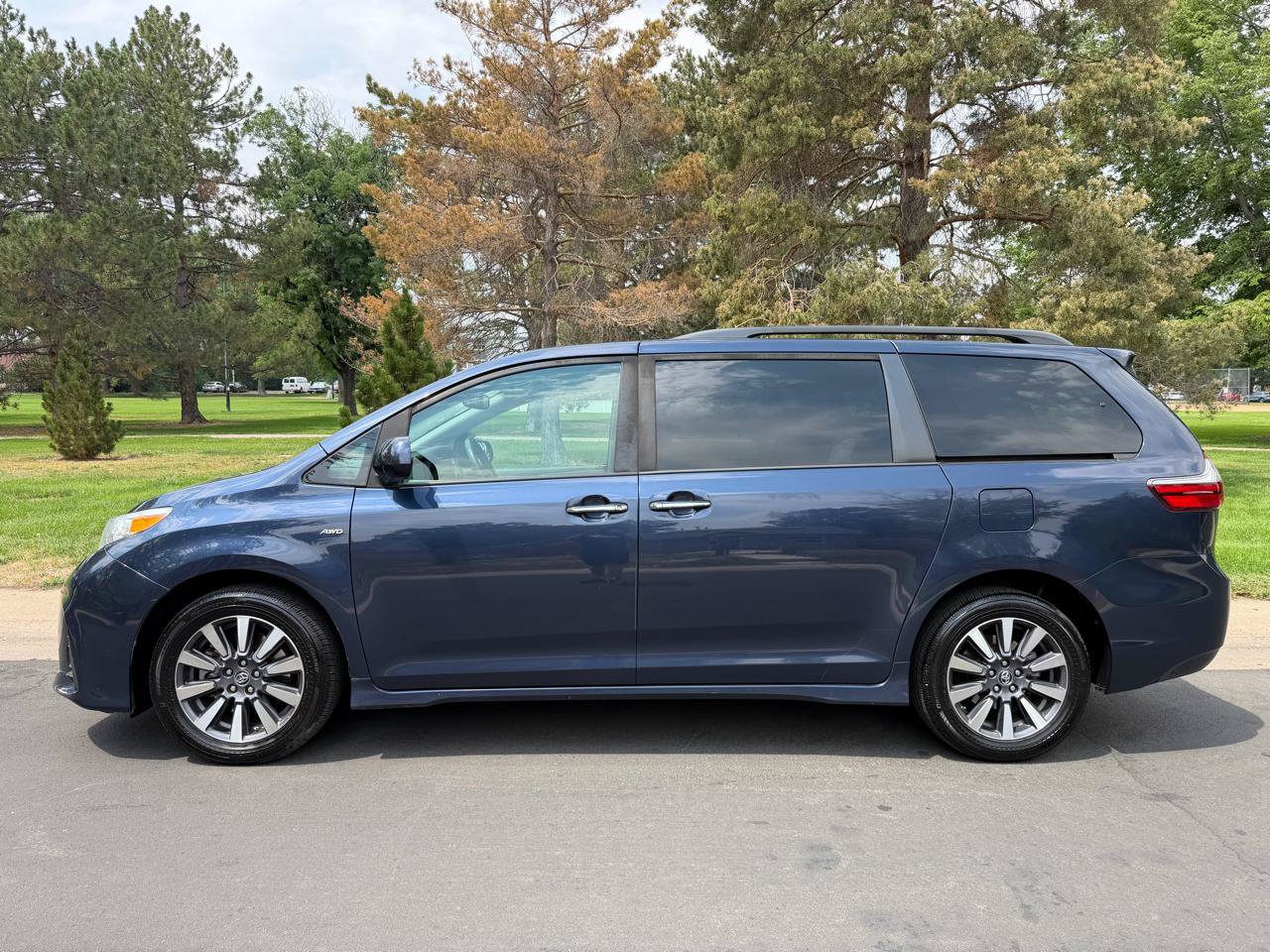 Used 2019 Toyota Sienna XLE w/ XLE Navigation Package AWD/4WD image 2