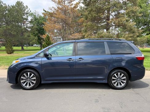 Used 2019 Toyota Sienna XLE w/ XLE Navigation Package AWD/4WD image 2