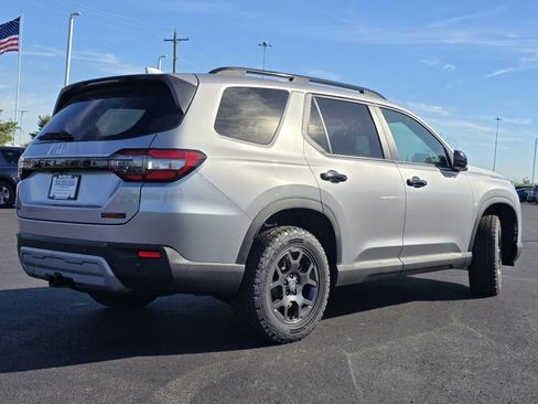New 2025 Honda Pilot TrailSport image 18