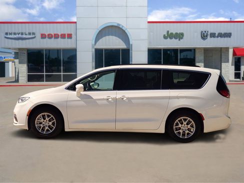 Used 2022 Chrysler Pacifica Touring-L image 3