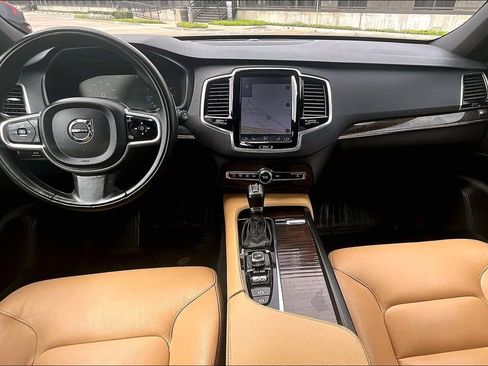 Used 2017 Volvo XC90 T6 Momentum w/ Vision Package image 20