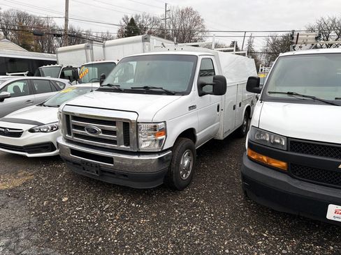 Used 2021 Ford E-350 and Econoline 350 Super Duty w/ Power Windows & Locks Group image 2