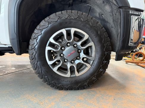 Used 2024 GMC Sierra 3500 SLE w/ SLE Value Package AWD/4WD image 8
