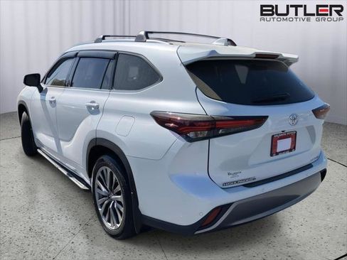 Certified 2025 Toyota Highlander Limited AWD/4WD image 3