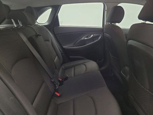 Used 2018 Hyundai Elantra GT image 19