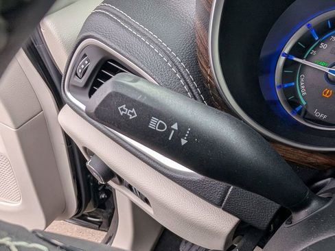 Used 2023 Chrysler Pacifica Limited image 29