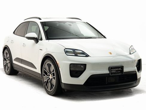 Used 2025 Porsche Macan Electric image 31