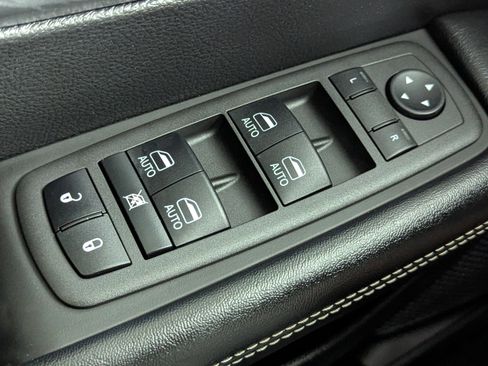 Used 2022 Chrysler Pacifica Touring-L w/ Uconnect Theater Family Group AWD/4WD image 30