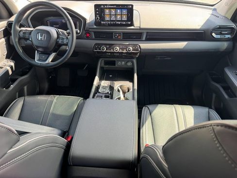 Certified 2025 Honda Pilot Elite image 13