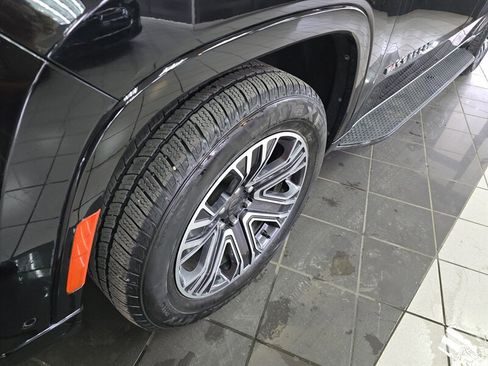 Used 2024 Jeep Wagoneer Series II w/ Flexible Seating Group image 44