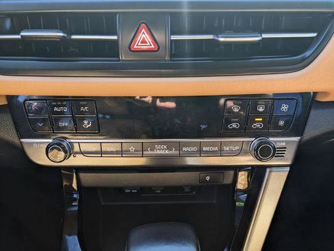 Used 2024 Kia Seltos EX FWD image 9