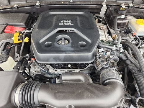 Used 2022 Jeep Wrangler Unlimited Sahara AWD/4WD image 36