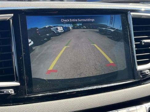 Used 2024 Chrysler Pacifica Touring-L FWD image 29