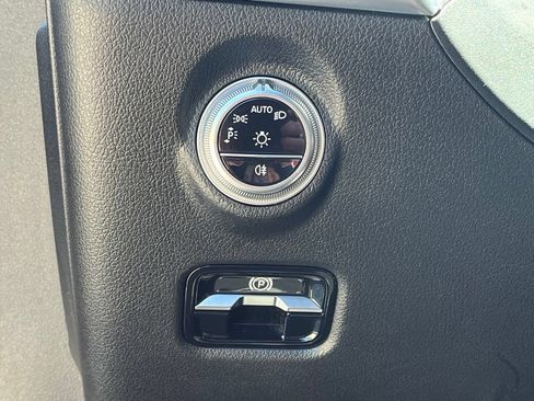 Used 2025 Mercedes-Benz C 300 4MATIC Sedan image 34