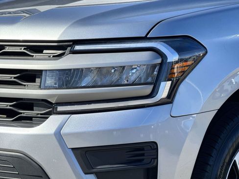 Used 2024 Ford Expedition XLT image 6