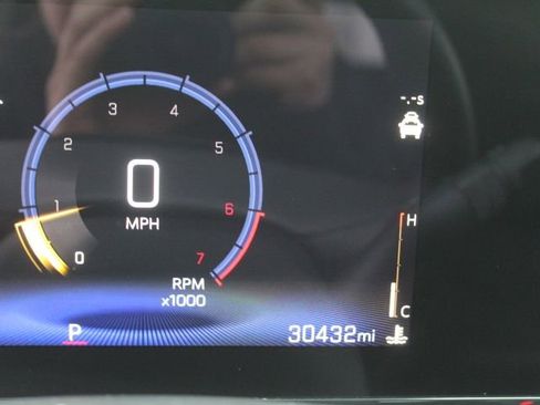 Used 2025 Chevrolet Trax LT w/ Driver Confidence Package image 20