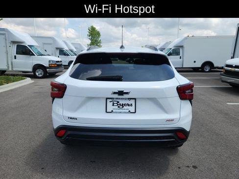 Used 2024 Chevrolet Trax RS w/ Sunroof Package FWD image 9
