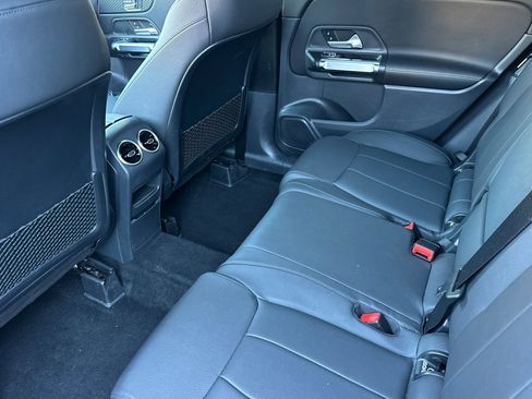 Used 2025 Mercedes-Benz GLB 250 250 image 26