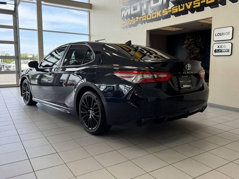 Used 2019 Toyota Camry SE FWD image 4