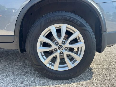 Used 2017 Nissan Rogue SV w/ Sun & Sound Touring Package AWD/4WD image 30