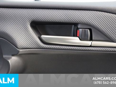 Used 2025 Toyota Camry SE image 43