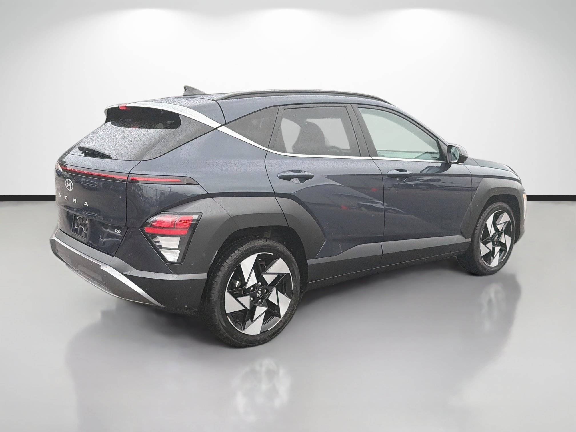 Used 2024 Hyundai Kona Limited FWD image 3