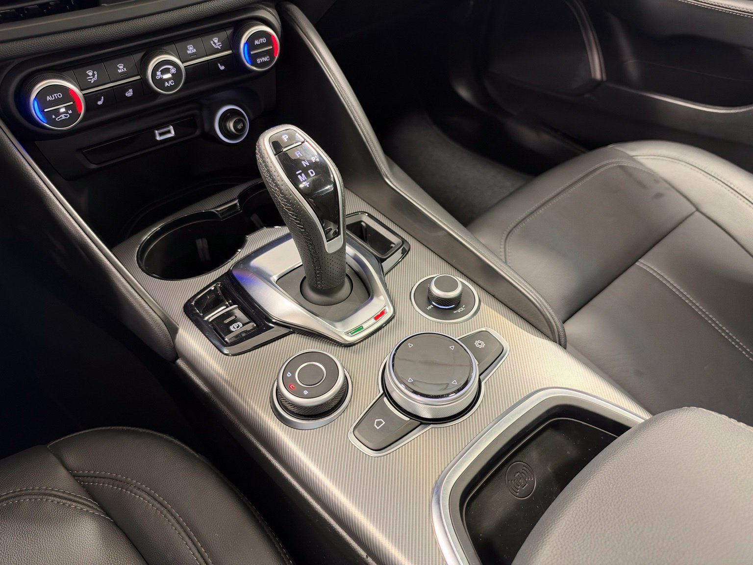 Used 2025 Alfa Romeo Giulia RWD image 28