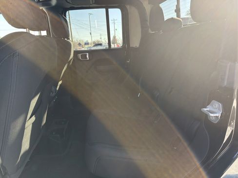 Certified 2022 Jeep Gladiator Willys image 8