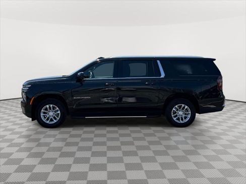 Used 2025 Chevrolet Suburban LT AWD/4WD image 4