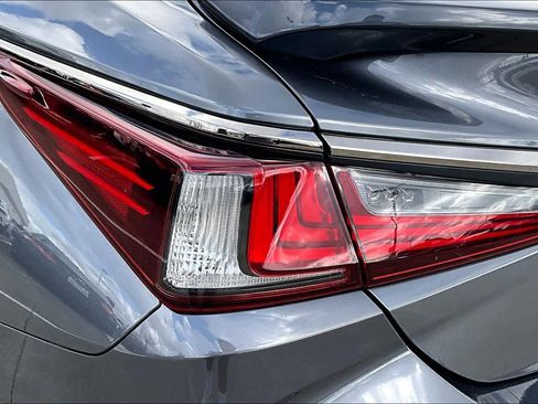 Used 2022 Lexus ES 300h F Sport image 25