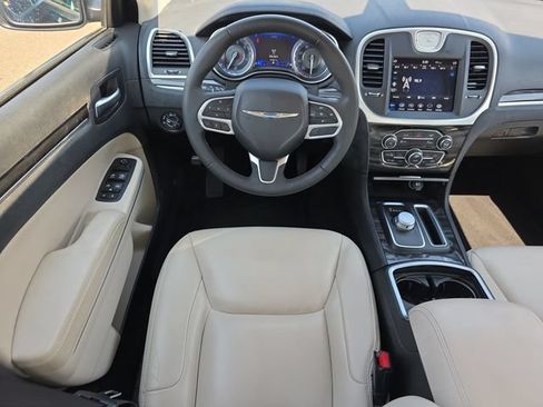 Used 2022 Chrysler 300 Touring L RWD image 12