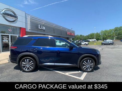 Used 2022 Nissan Pathfinder Platinum w/ Cargo Package AWD/4WD image 3